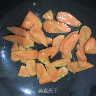 柴鸡蛋炒青椒胡萝卜的做法步骤：5