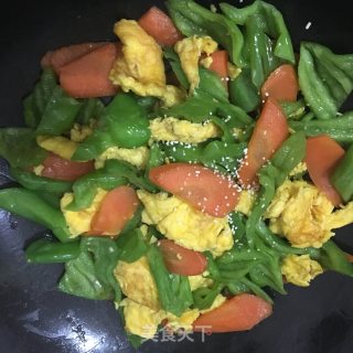 柴鸡蛋炒青椒胡萝卜的做法步骤：7