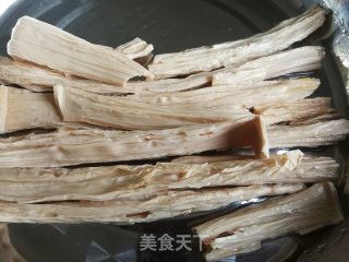 生菜拌腐竹的做法步骤：1
