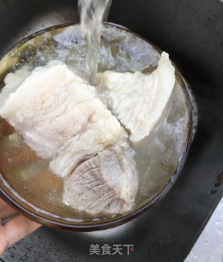 猪肉粉条炖酸菜的做法步骤：3