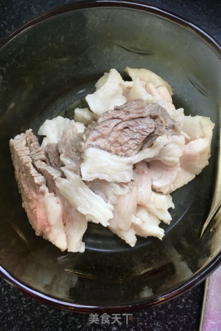猪肉粉条炖酸菜的做法步骤：5