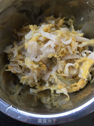 猪肉粉条炖酸菜的做法步骤：7