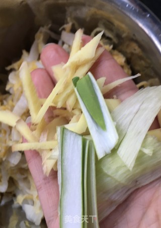 猪肉粉条炖酸菜的做法步骤：11