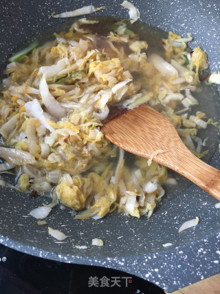 猪肉粉条炖酸菜的做法步骤：16
