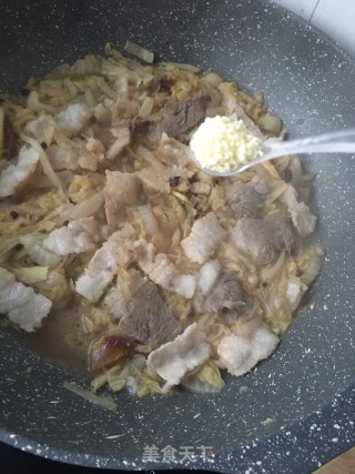 猪肉粉条炖酸菜的做法步骤：23