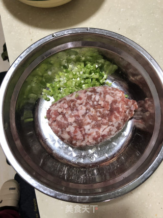 香炸肉丸子的做法步骤：1