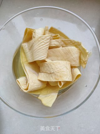 脆黄瓜拌豆皮的做法步骤：2