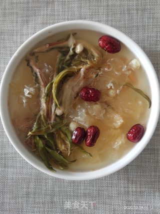 霸王花银耳猴头菇汤的做法步骤：1