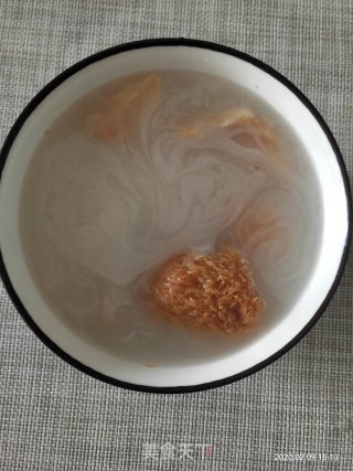 霸王花银耳猴头菇汤的做法步骤：2