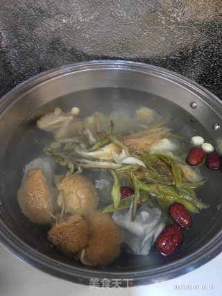 霸王花银耳猴头菇汤的做法步骤：4