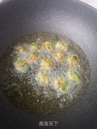 青萝卜炸丸子的做法步骤：4
