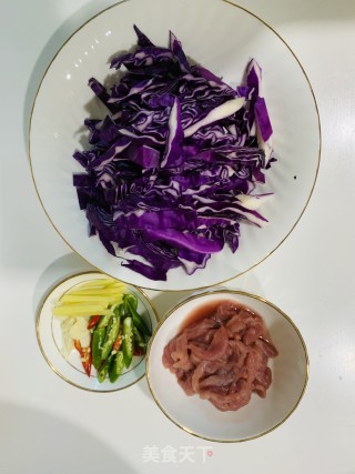 紫甘蓝炒肉丝的做法步骤：1