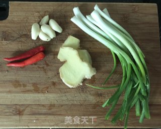香蔬鸡腿的做法步骤：1
