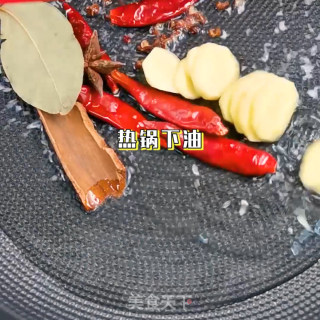 秘制土豆焖牛腩的做法步骤：3