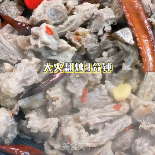 秘制土豆焖牛腩的做法步骤：5