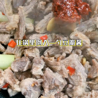 秘制土豆焖牛腩的做法步骤：6