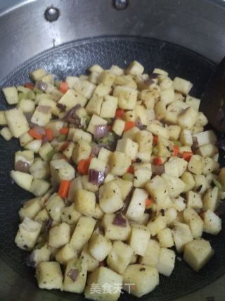 素炒馍丁的做法步骤：3