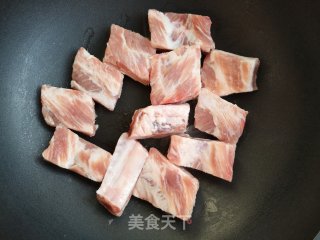 土豆炖排骨的做法步骤：2