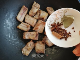 土豆炖排骨的做法步骤：3