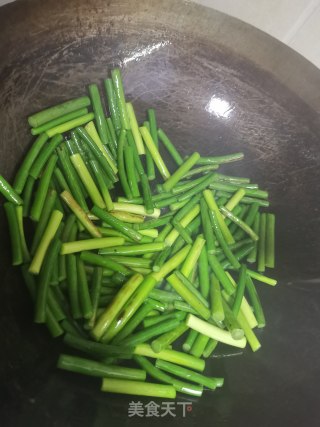 蒜薹炒干豆腐腊肉的做法步骤：4