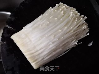 剁椒金针菇的做法步骤：1