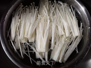 剁椒金针菇的做法步骤：2
