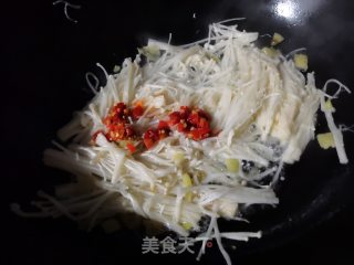 剁椒金针菇的做法步骤：7