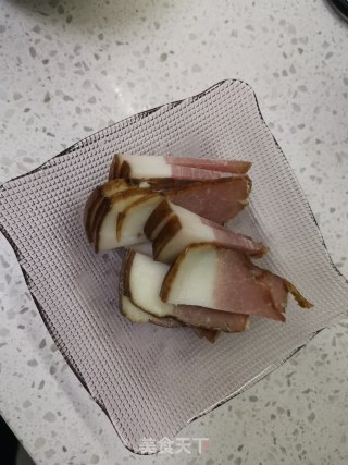 黑椒杏鲍菇炒腊肉的做法步骤：2