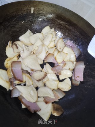 黑椒杏鲍菇炒腊肉的做法步骤：5