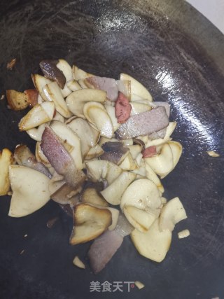 黑椒杏鲍菇炒腊肉的做法步骤：6