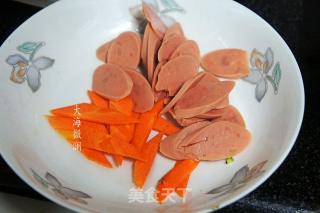 西兰花炒火腿肠的做法步骤：2