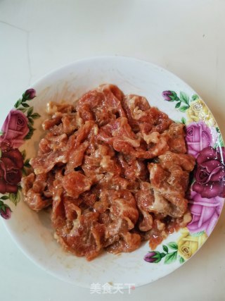 胡萝卜洋葱炒肉的做法步骤：3