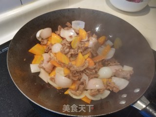 胡萝卜洋葱炒肉的做法步骤：7