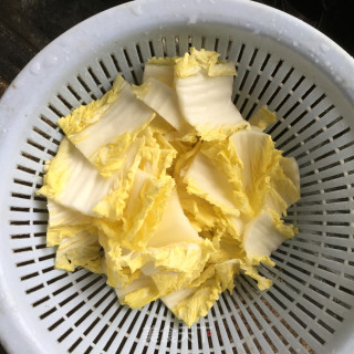 大白菜海藻蟹柳汤的做法步骤：1