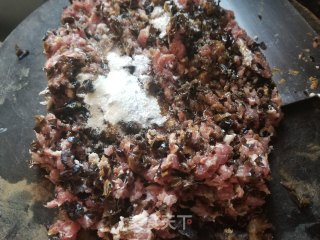 梅菜木耳蒸肉饼的做法步骤：6