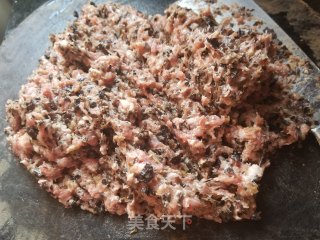 梅菜木耳蒸肉饼的做法步骤：7