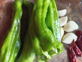青椒炒肉丝的做法步骤：1