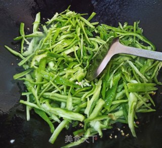 青椒炒肉丝的做法步骤：8