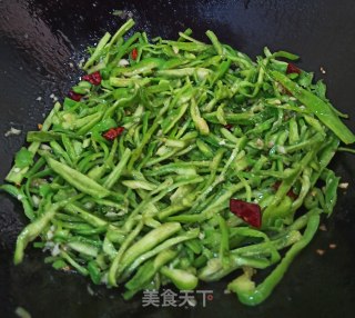 青椒炒肉丝的做法步骤：9