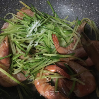 大虾粉条萝卜汤的做法步骤：7