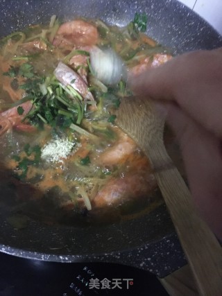 大虾粉条萝卜汤的做法步骤：13