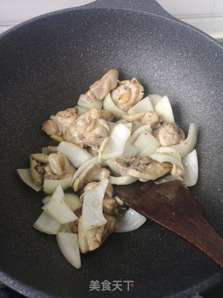 咖喱鸡肉饭的做法步骤：4