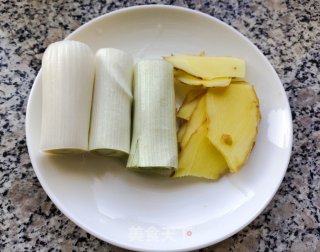 红烧排骨的做法步骤：1