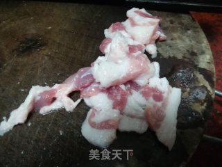 五花肉蒸鱼干的做法步骤：1