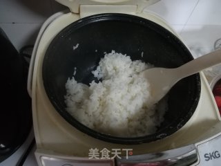 黑椒牛肉肠炒饭的做法步骤：1