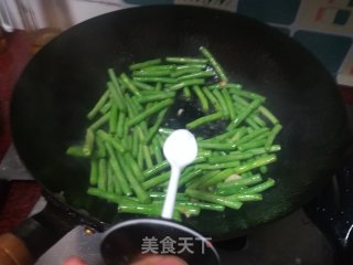 腊肠炒豆角的做法步骤：4