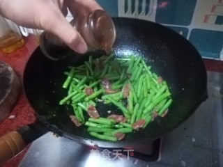 腊肠炒豆角的做法步骤：7