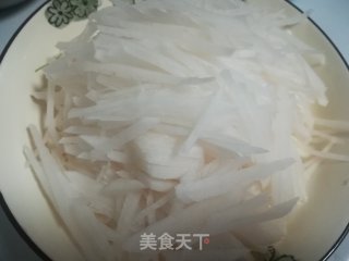 牛肉炒白萝卜丝的做法步骤：2