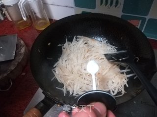 牛肉炒白萝卜丝的做法步骤：7