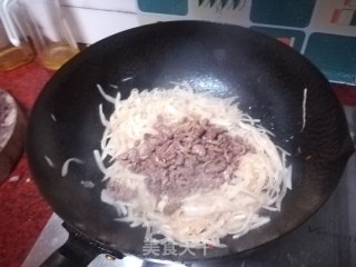 牛肉炒白萝卜丝的做法步骤：9
